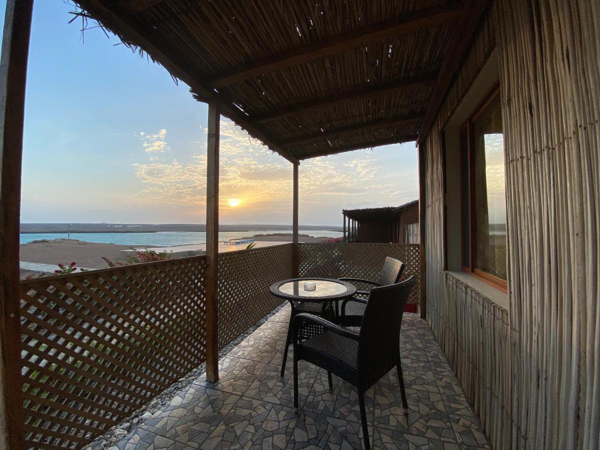Turtle Beach Resort Ras al Hadd Exteriör bild